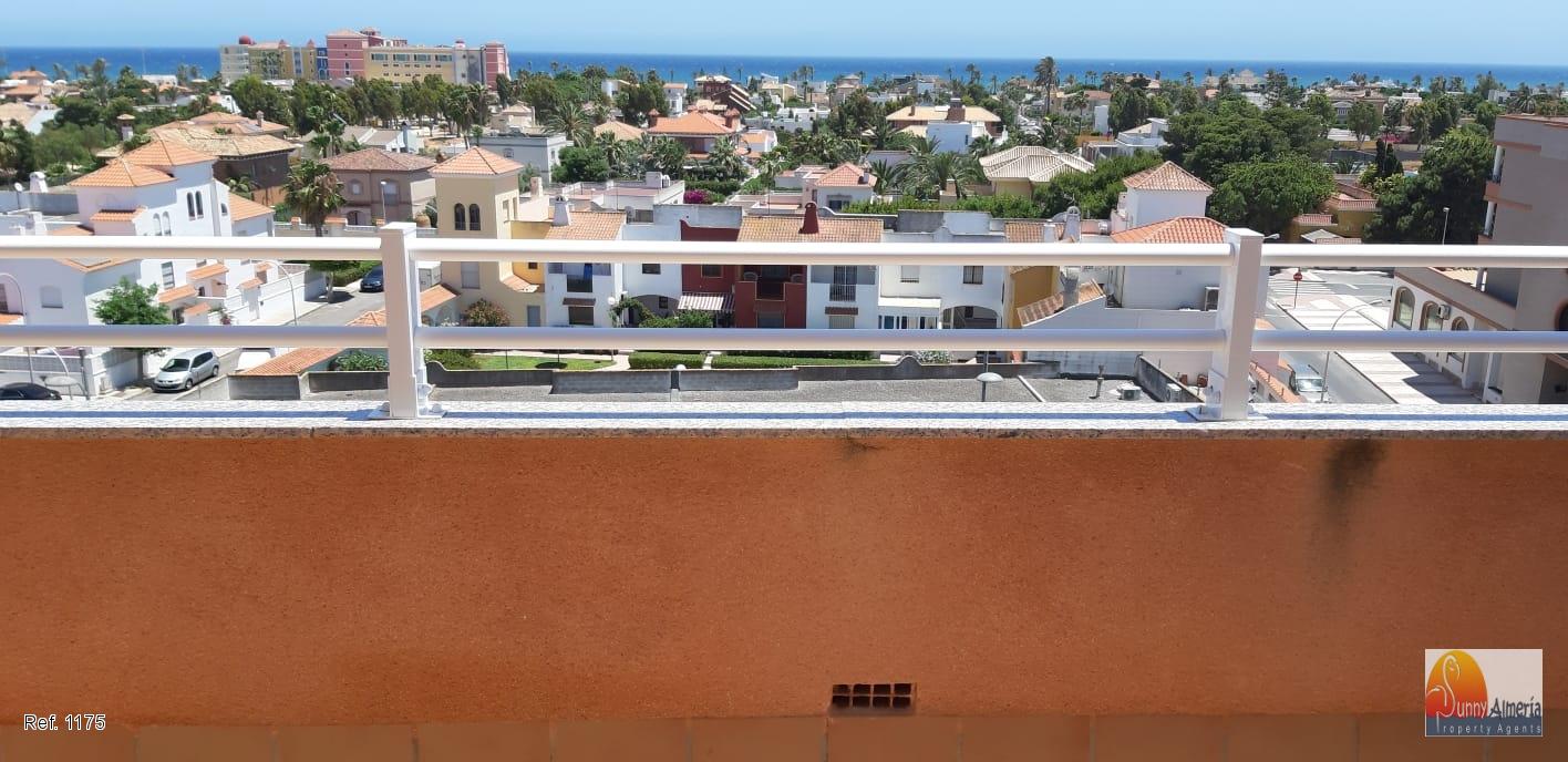 Apartamento en alquiler en Avenida  Sabinal 1 (Roquetas de Mar), 650 €/mes